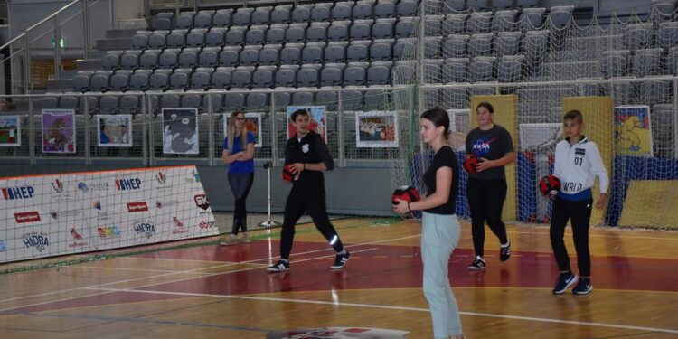 Dodgeball je sport najsličniji rukometu, a jako podsjeća na našega graničara!