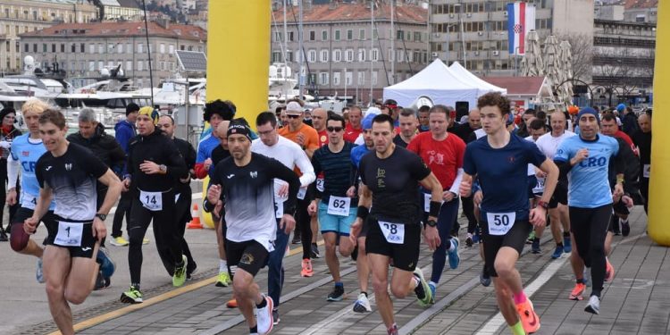 Na Molo longu održan maškarani Carnival Run