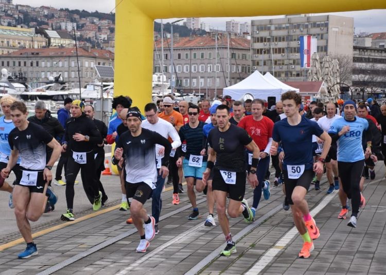 Na Molo longu održan maškarani Carnival Run