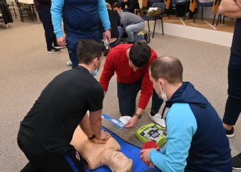 U prostorijama HNK Rijeka održan tečaj osnovnog održavanja života: “znanje i defibrilator spašavaju živote”