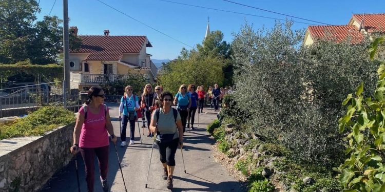 Proljeće u Kostreni u znaku nordijskog hodanja