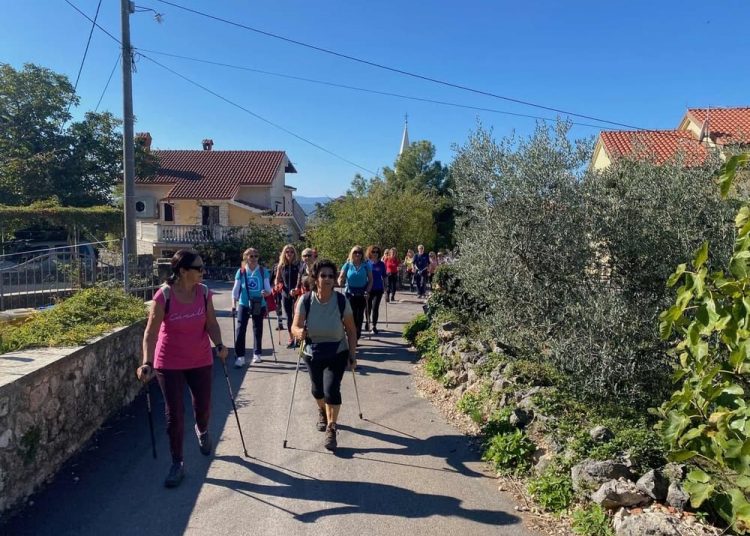 Proljeće u Kostreni u znaku nordijskog hodanja