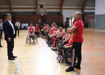Predsjednik Zoran Milanović posjetio hrvatske košarkaše u kolicima na pripremama u Nedelišću