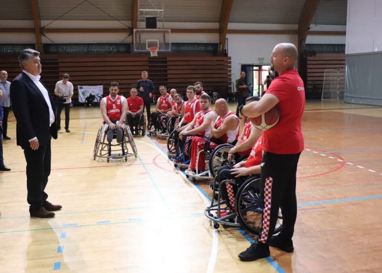 Predsjednik Zoran Milanović posjetio hrvatske košarkaše u kolicima na pripremama u Nedelišću