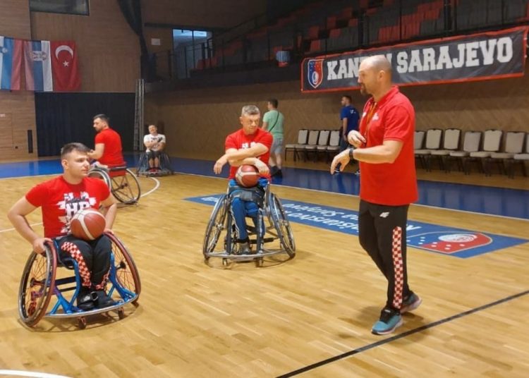 Hrvatska reprezentacija košarkaša u kolicima na startu EP uvjerljivo pobijedila Mađarsku