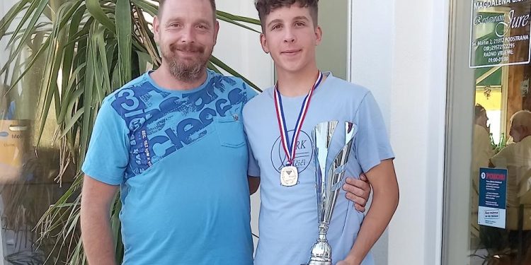 Petar Pobar iz ŠRD “Ičići” drugi na PH u lovu štapom s obale u kategoriji U16