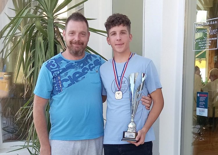 Petar Pobar iz ŠRD “Ičići” drugi na PH u lovu štapom s obale u kategoriji U16