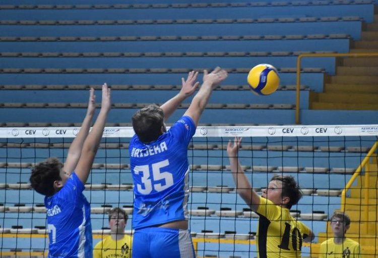 U odbojkaškoj “matineji” u Dvorani mladosti mlađi kadeti Rijeke pobijedili Puljane