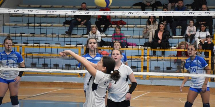 Odbojkašice Drenove i Rijeke maksimalne na turniru male odbojke na Trsatu