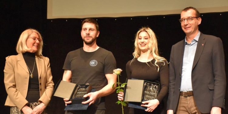 Petar Klovar i Sara Pešut najbolji riječki sportaši u 2022.-Atletičari Kvarnera i kuglačice Mlake trijumfirali u ekipnoj kategoriji