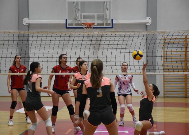 Uzbudljiv odbojkaški susret u Mavrincima: juniorke Grobničana nakon velike borbe pobijedile Peticu!