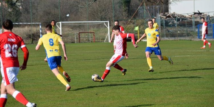 Četvrta nogometna liga NS Rijeka: Halubjan u derbiju kola pobijedio Rovinj, u Omišlju podjela bodova OŠK-a i Lokomotive