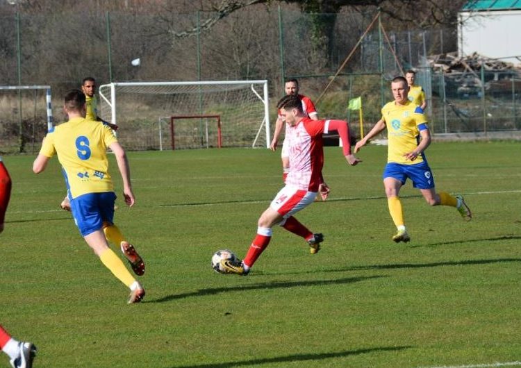 Četvrta nogometna liga NS Rijeka: Halubjan u derbiju kola pobijedio Rovinj, u Omišlju podjela bodova OŠK-a i Lokomotive