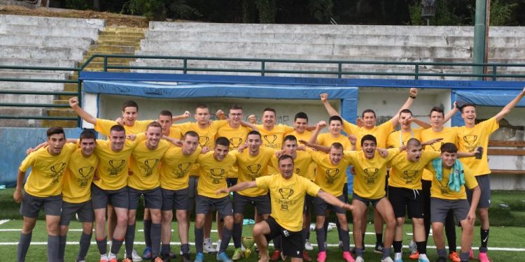 Juniori Staroga grada proslavili županijski naslov