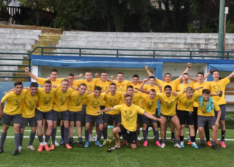 Juniori Staroga grada proslavili županijski naslov
