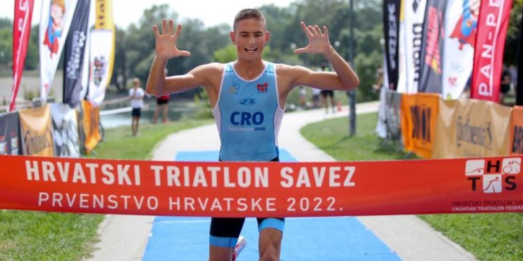 Triatlonac riječkog Rivala Gabriel Barac apsolutni prvak Hrvatske u sprint triatlonu!