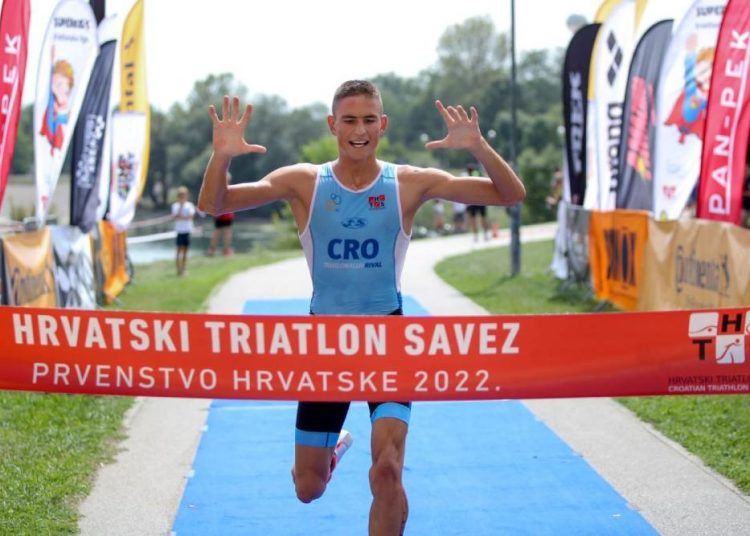 Triatlonac riječkog Rivala Gabriel Barac apsolutni prvak Hrvatske u sprint triatlonu!
