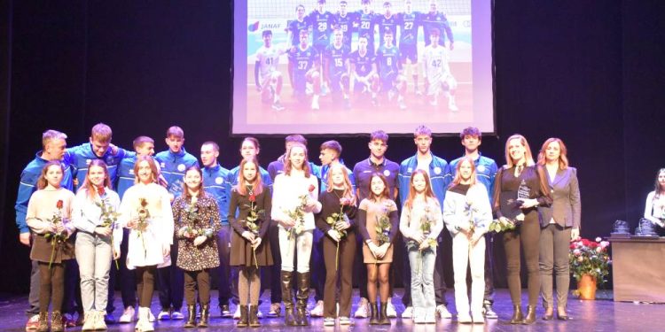 Održan izbor za najbolje sportaše grada Rijeke u 2023. godini: Kuglačice Mlake i vaterpolisti Primorja EB najuspješniji u ekipnoj, Valentina Gal i Eman Pozderović u pojedinačnoj konkurenciji