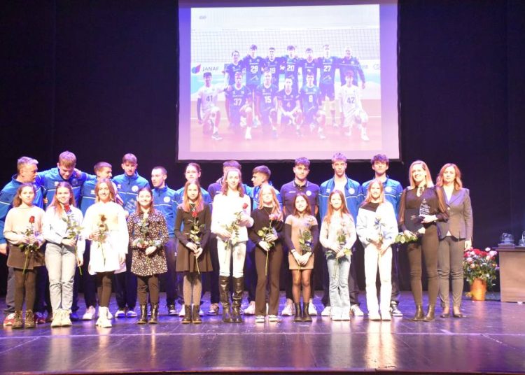 Održan izbor za najbolje sportaše grada Rijeke u 2023. godini: Kuglačice Mlake i vaterpolisti Primorja EB najuspješniji u ekipnoj, Valentina Gal i Eman Pozderović u pojedinačnoj konkurenciji