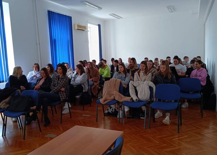 Učenici Medicinske škole u Rijeci upoznati s inovativnim projektom TELEexe4ALL