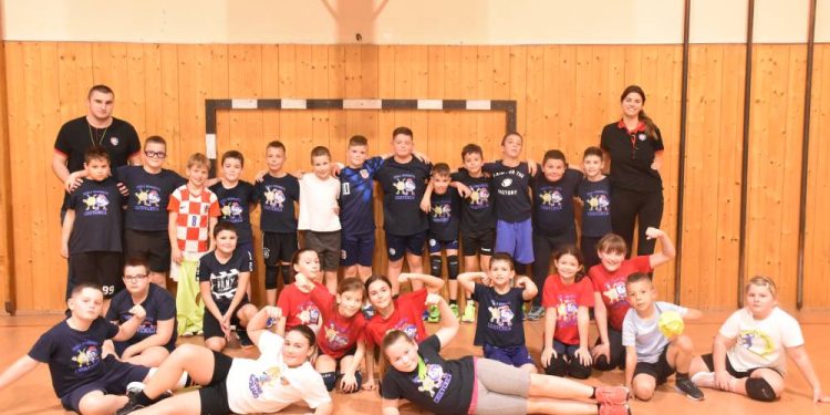 Škola rukometa Crikvenica: Mali Kirci- za konkurenciju rukometni svemirci!