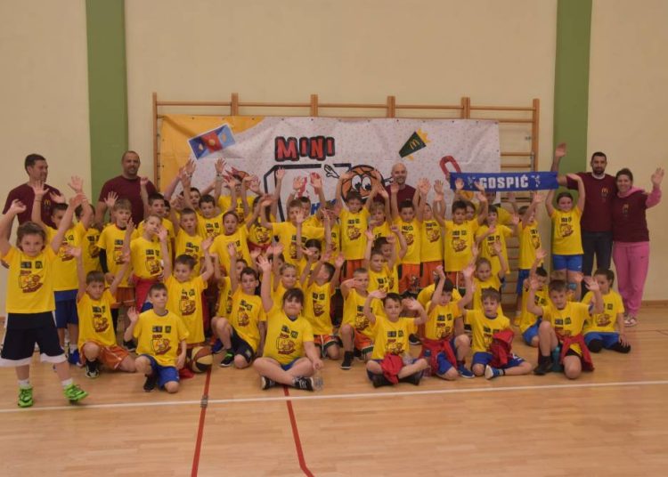 Najmlađi košarkaši Kastva (U9) postali prvaci Regije zapad!