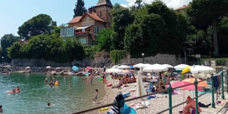 Na opatijskom kupalištu Tomaševac u tijeku drugi ciklus škole plivanja KŠR “Gorovo”