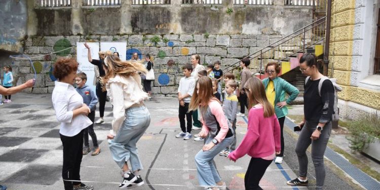 Cip-cop, lastika, vijača i hula-hop oduševili učenike OŠ-SE Dolac