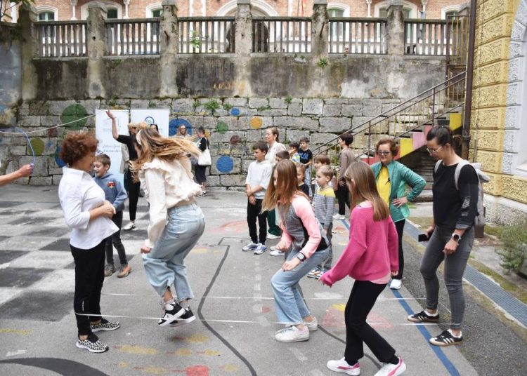 Cip-cop, lastika, vijača i hula-hop oduševili učenike OŠ-SE Dolac