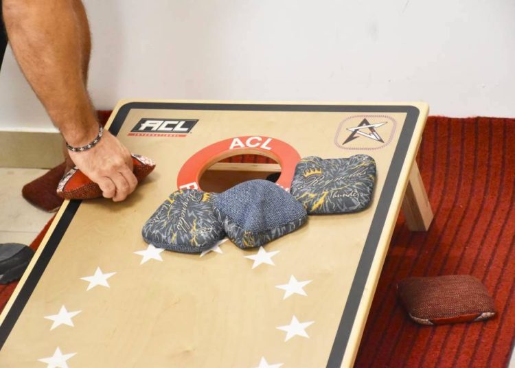 Zaigrajte Cornhole!
