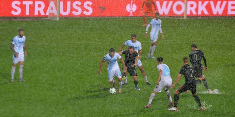 Utakmica Rijeke i Sparte prekinuta zbog jake kiše, nastavak sutra od 16.30 sati