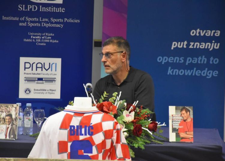 Slaven Bilić održao tribinu na riječkom Pravnom fakultetu: “Pravni fakultet sam upisao jer je bio blizu kuće i moglo se izvanredno studirati”