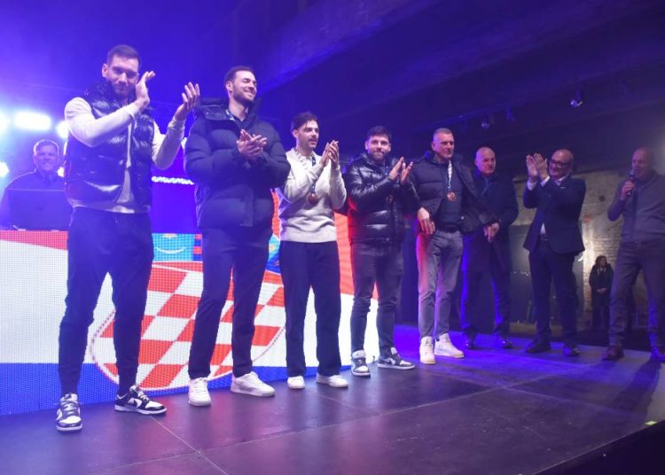 Riječani svečano dočekali brončane rukometaše
