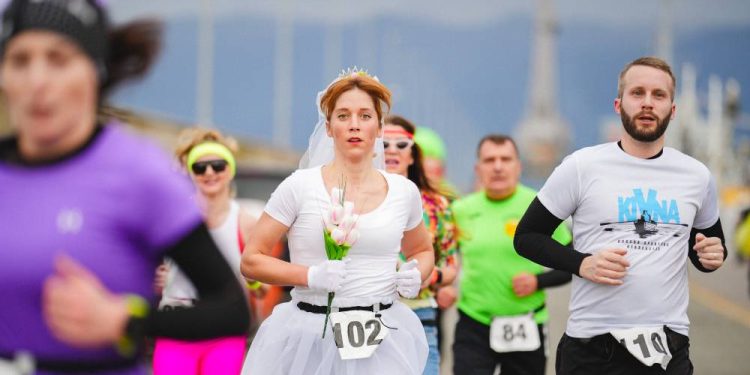 Trčanje pod maskama: Carnival Run na riječkom Molo Longu okupio 199 maškaranih sudionika