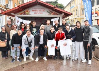 Futsal momčad Rijeke podržala akciju za udrugu Srce za nju