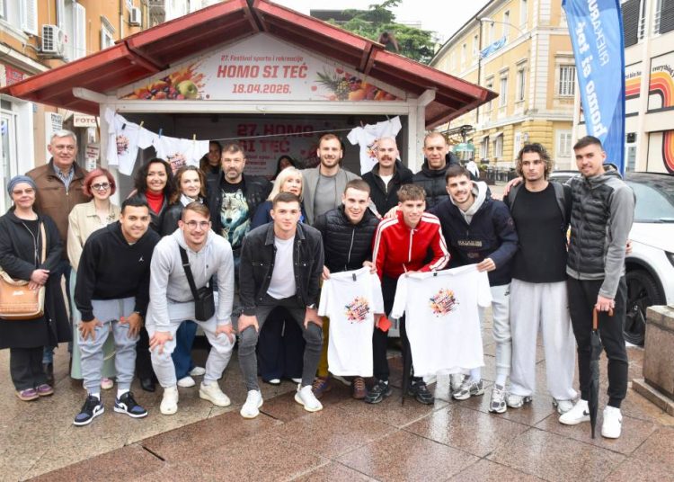 Futsal momčad Rijeke podržala akciju za udrugu Srce za nju