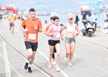 Sterni i Turk pobjednici Molo longo trka: 150 trkača projurilo riječkom šetnicom uz more