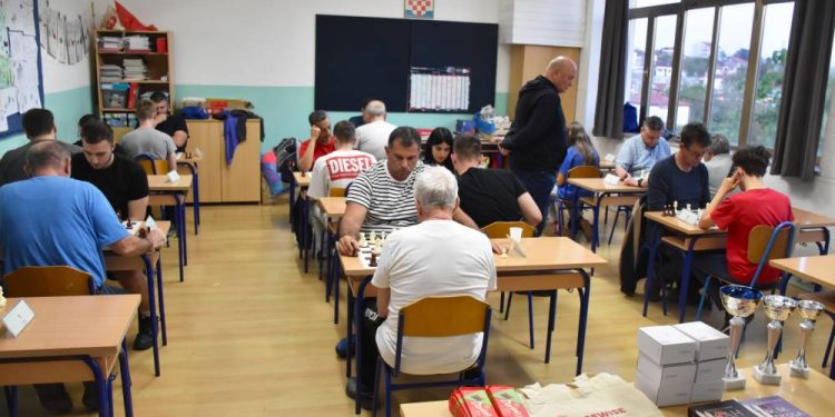 Dva desetljeća šaha u Viškovu: turnir povodom obljetnice osvojio FIDE majstor Teo Tomulić