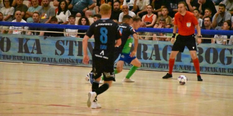Futsal momčad Rijeke poražena u četvrtoj utakmici finala doigravanja u Omišu: odluka o prvaku pada u subotu u Dvorani mladosti!
