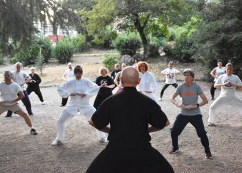 Sport na otvorenom: Brojni rekreativci u parku Mlaka vježbali Chi kung i Tai chi