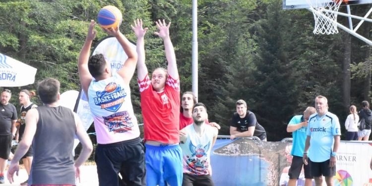 Rekreativni „mravinjak“ na Platku: Veliki broj sudionika na jubilarnom 10. Sportskom licu Platka!